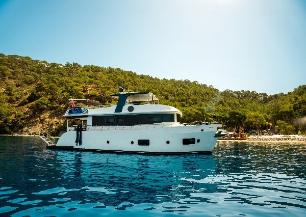 2023 CUSTOM TRAWLER 22 M