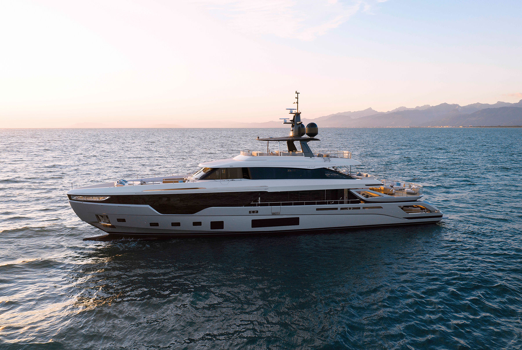Azimut GRANDE 44 METRI AZIMUT GRANDE 38 METRI TRIDECK