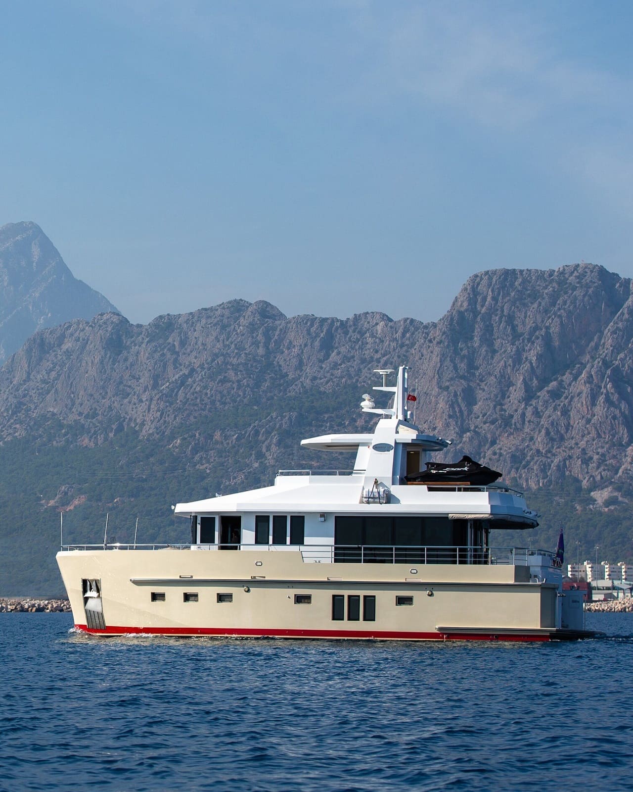 Bering Yachts Bering 72 Bering Yachts Bering 55 Fonster