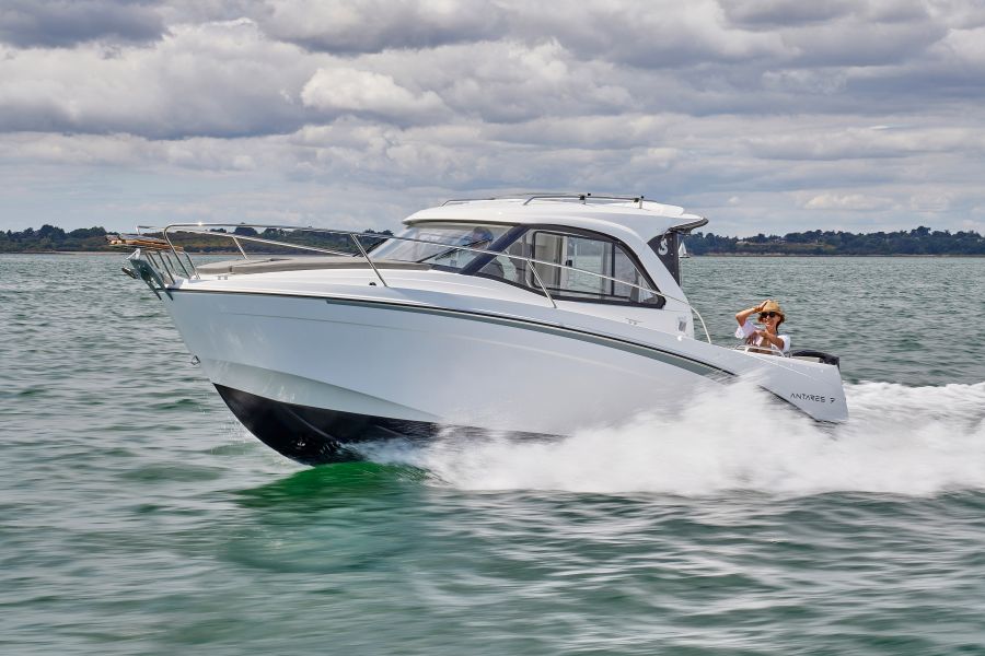 Beneteau Antares 7